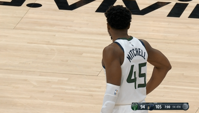 开云体育APP下载-福建队鏖战雄鹿，戈贝尔扛起全队