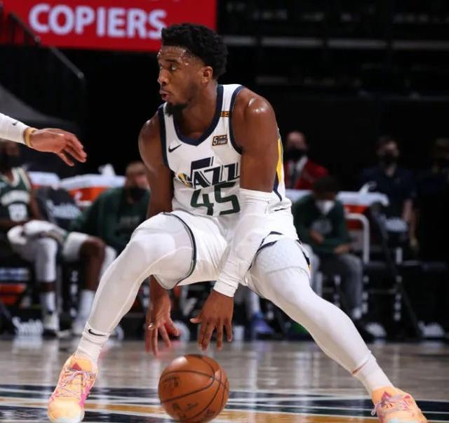 福建队鏖战雄鹿，戈贝尔扛起全队